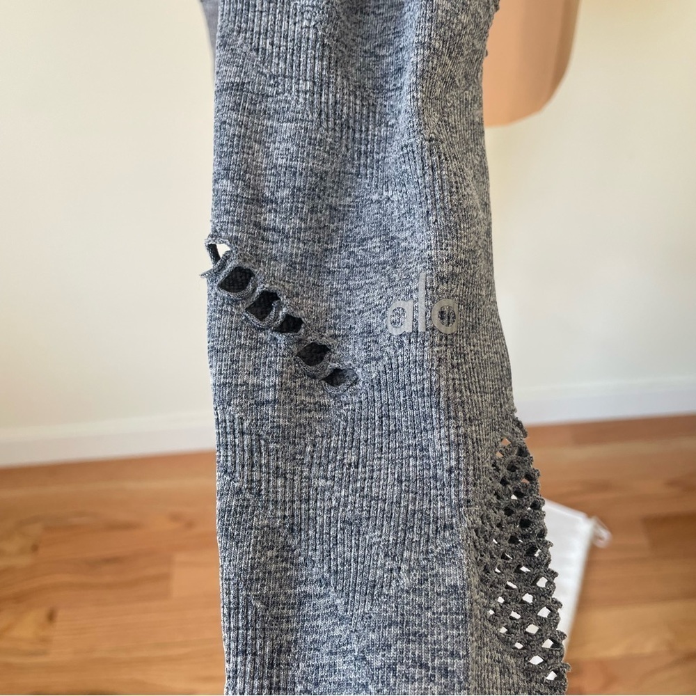 Alo Yoga Eclipse Gray Rib Laser Cut High Waist Seamless Radiance Legging Euc S View 5